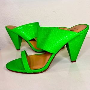 LAST CALL‼️ NWOT Lime Green INC Heels